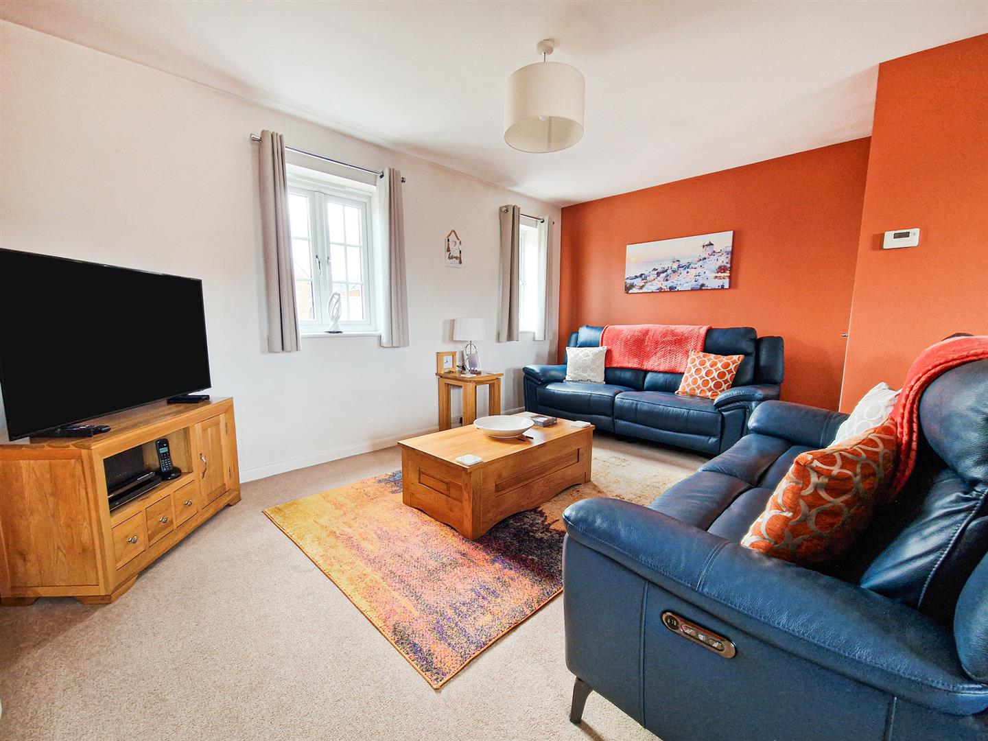 2 bed property in Lindrick Close, Great Denham